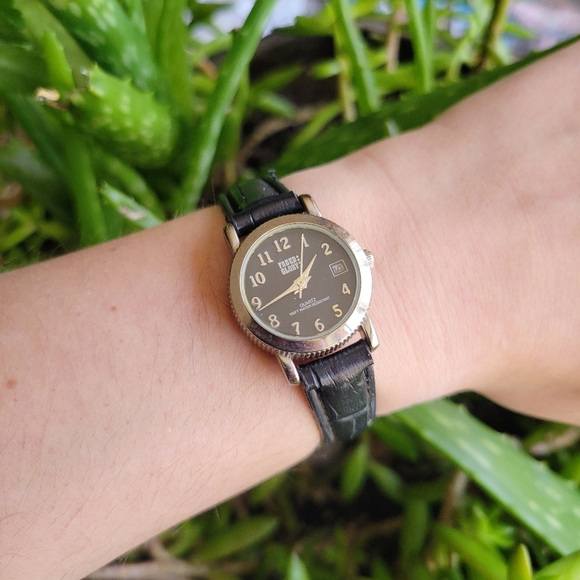 Vintage Faded Glory Dainty Quartz Watch - Picture 6 of 9